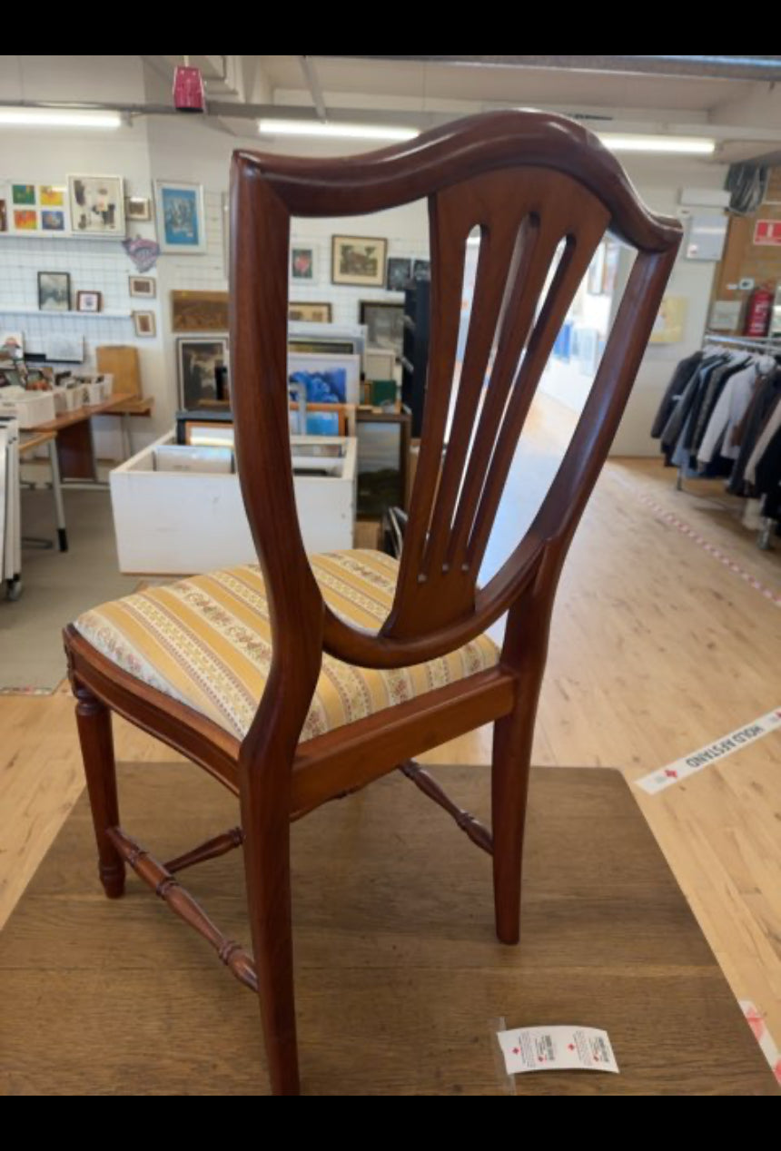 Stole til spisebordet